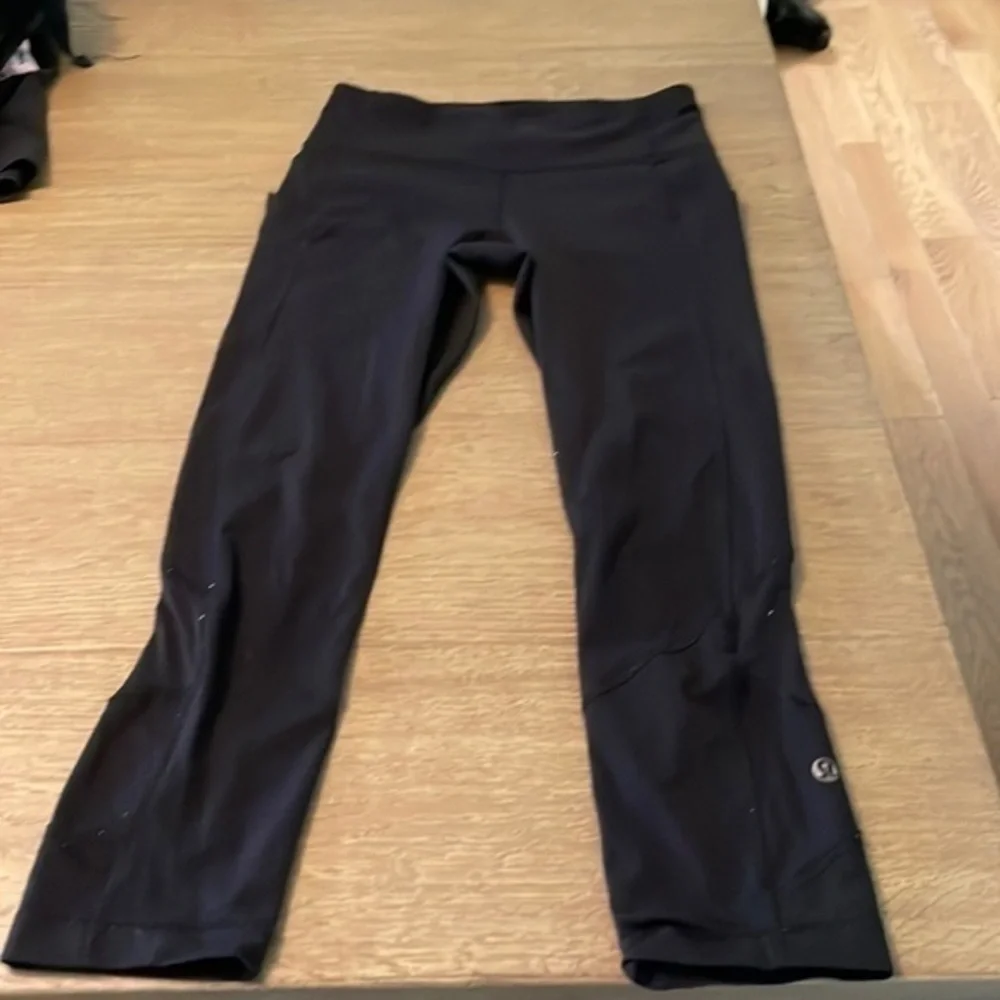 Lulu lemon black capri leggings black size 4